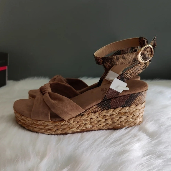 *NIB* Vince Camuto Keedra Snakeskin Print Sandal - Picture 5 of 8